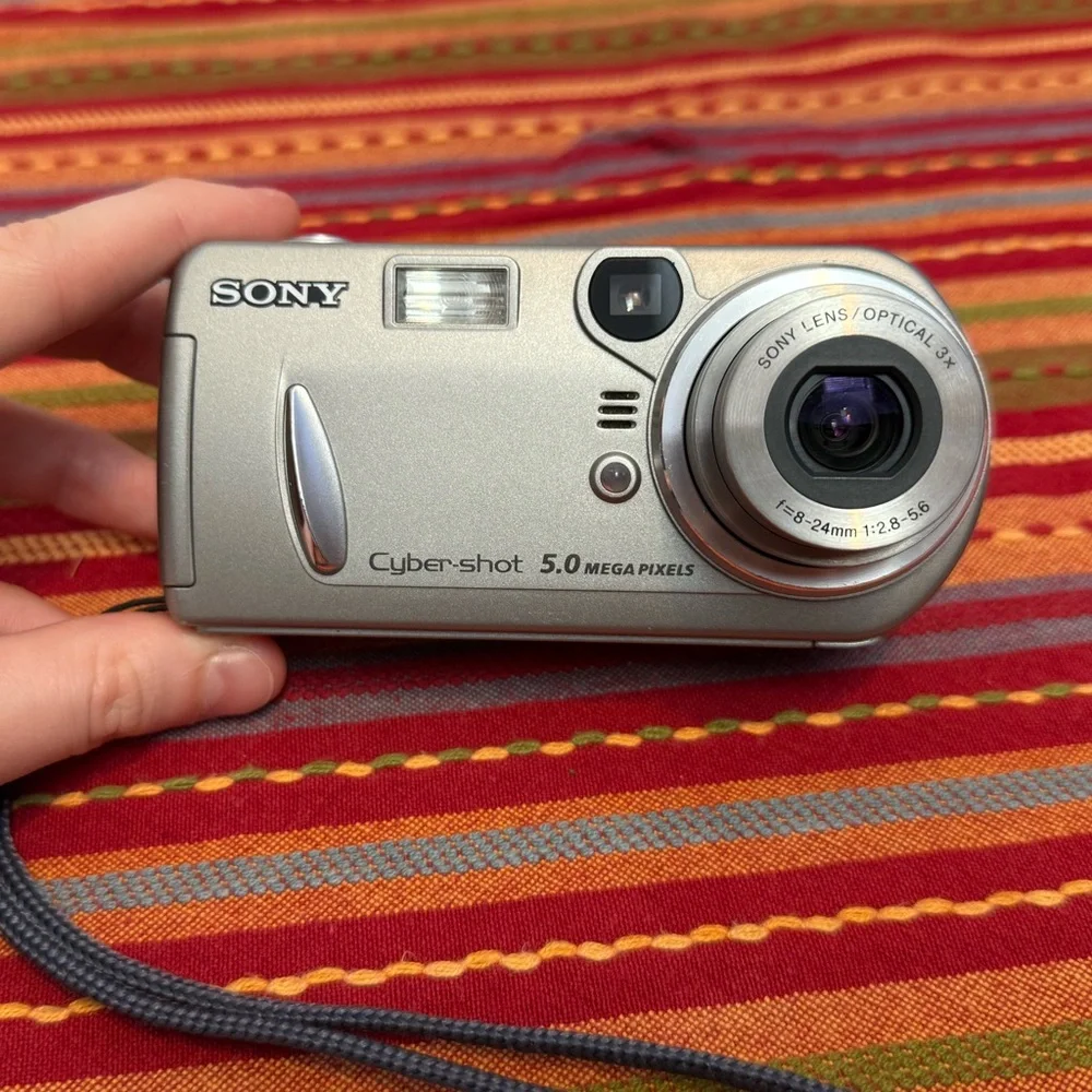 sony cyber shot mpegmovievx vintage camera!